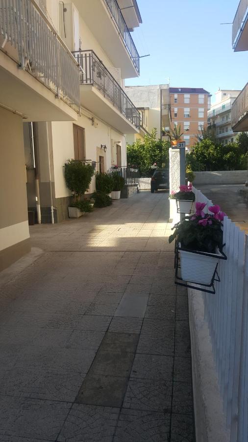 Lamezia Park Apartments ラメーツィア・テルメ エクステリア 写真
